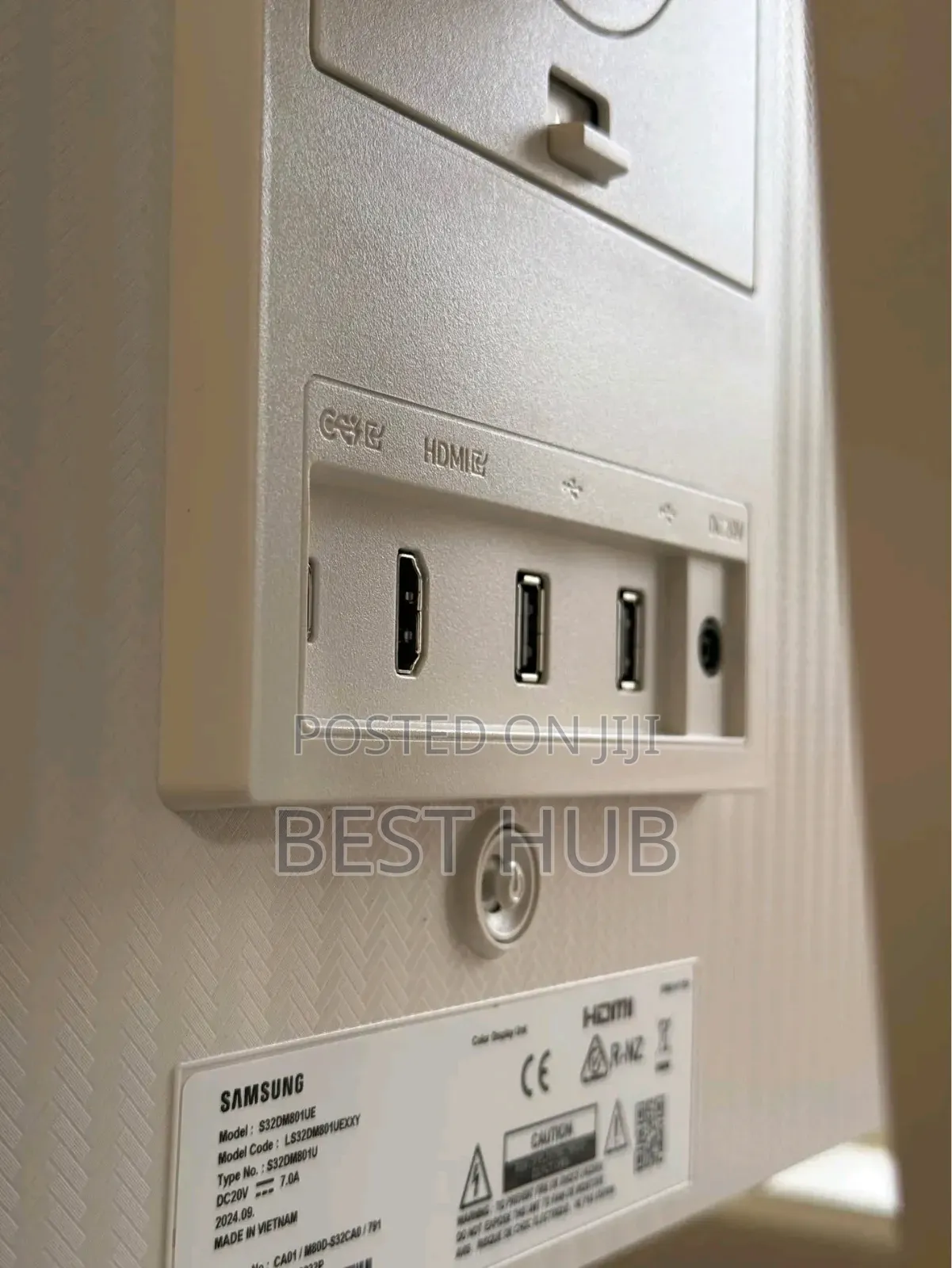 Samsung M8 Gaming Monitor