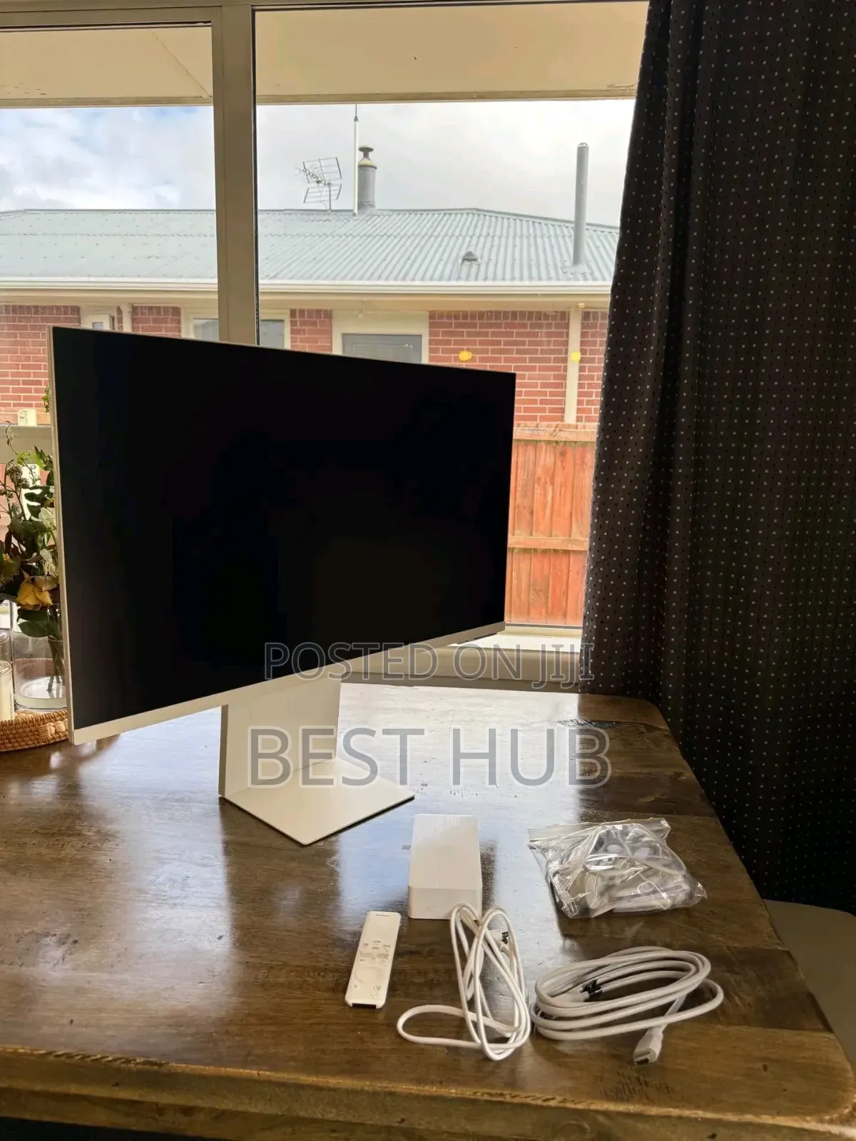 Samsung M8 Gaming Monitor