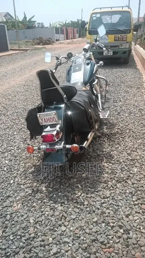 Suzuki Intruder 2000 Blue