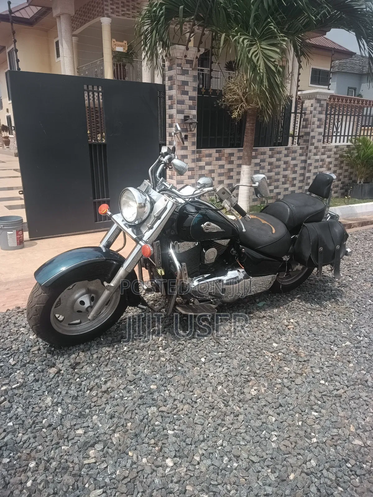 Suzuki Intruder 2000 Blue