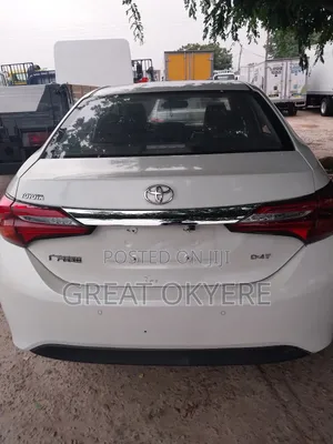 Toyota Corolla LE Eco (1.8L 4cyl 2A) 2018 White