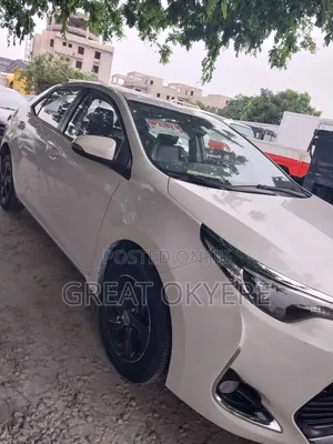 Toyota Corolla LE Eco (1.8L 4cyl 2A) 2018 White
