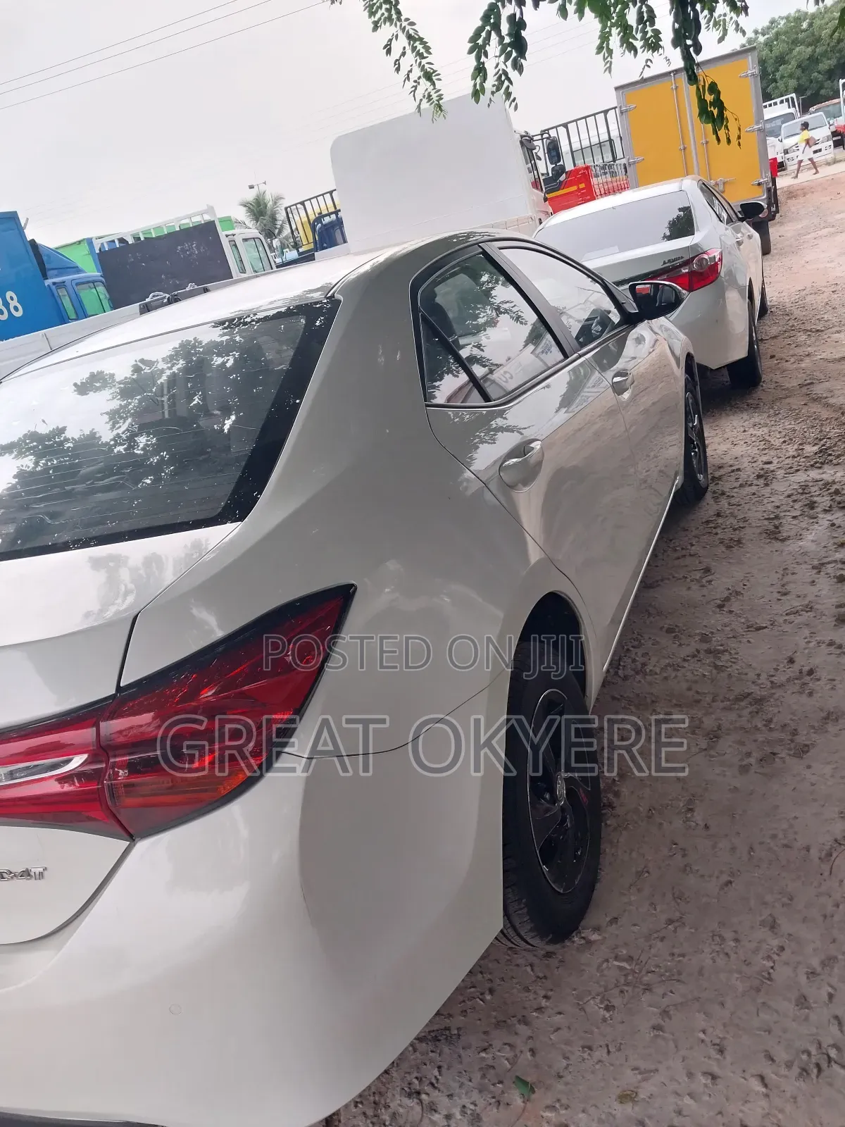 Toyota Corolla LE Eco (1.8L 4cyl 2A) 2018 White