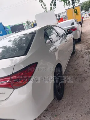 Toyota Corolla LE Eco (1.8L 4cyl 2A) 2018 White
