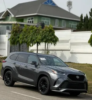 Toyota Highlander XSE AWD 2023 Gray