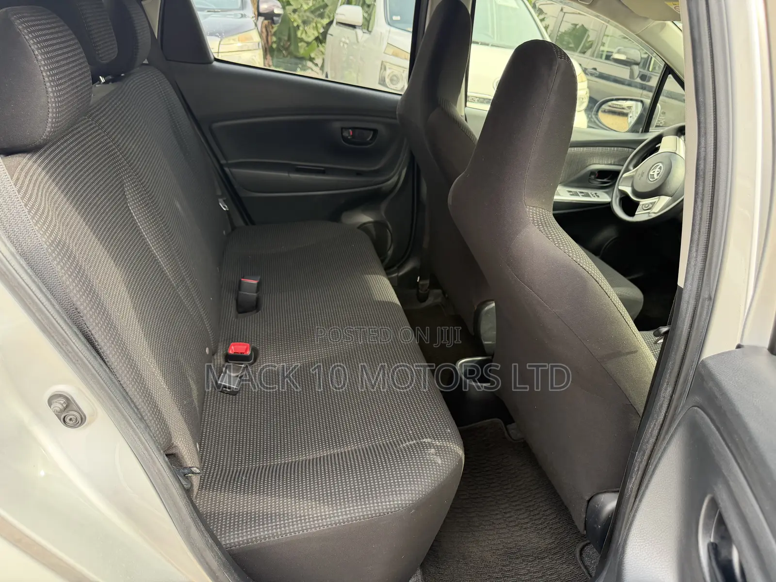 Toyota Vitz 1.3 FWD 3dr 2015 Silver