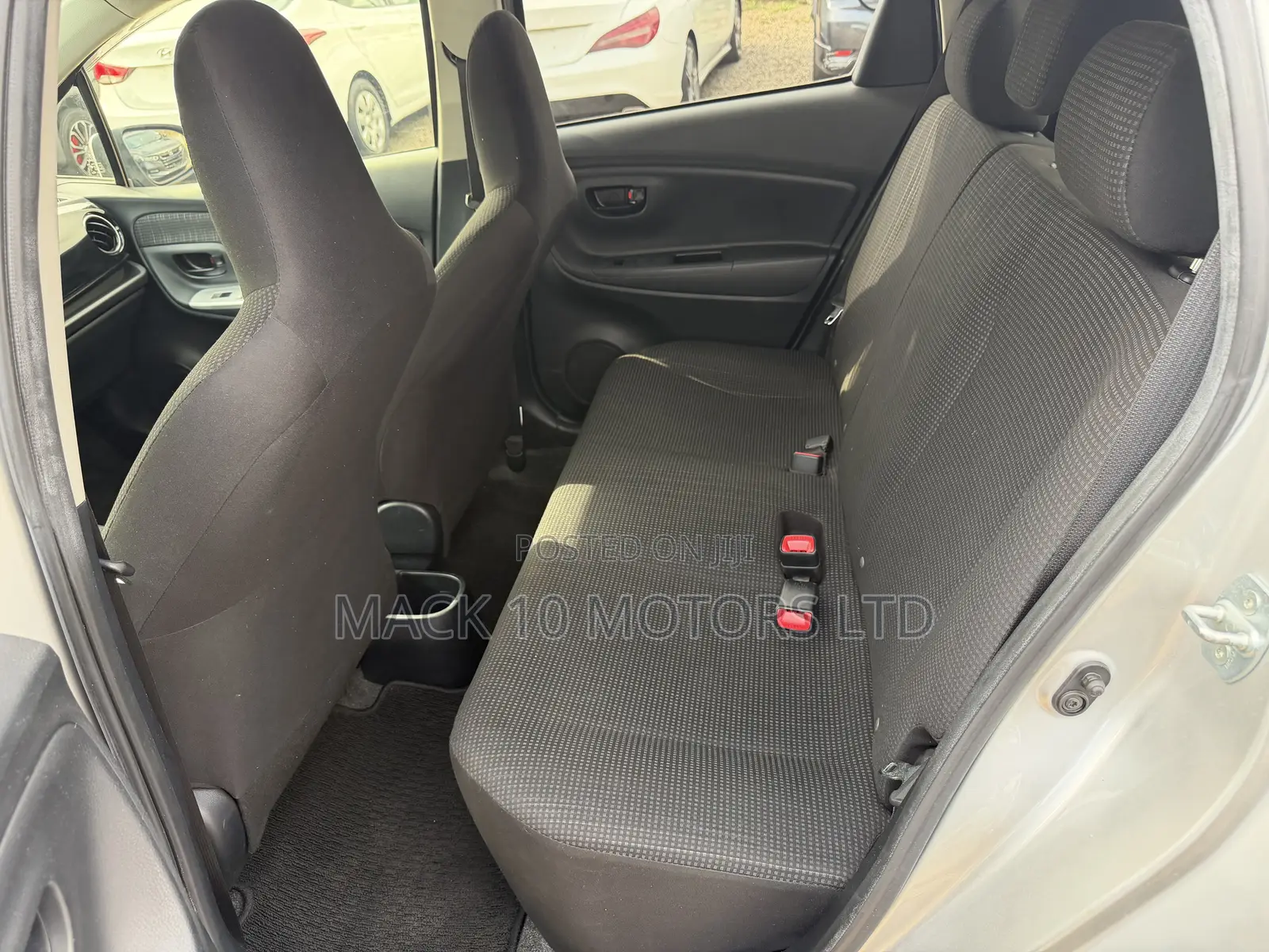 Toyota Vitz 1.3 FWD 3dr 2015 Silver