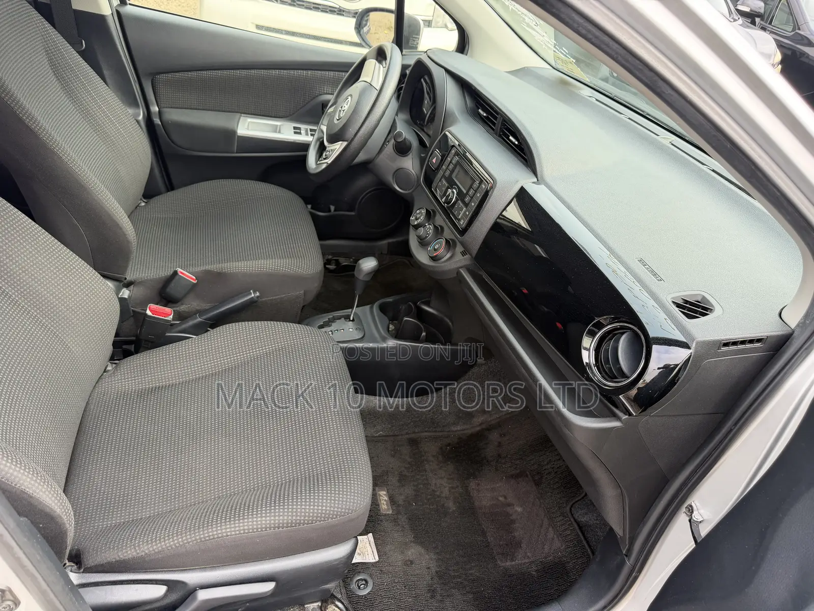 Toyota Vitz 1.3 FWD 3dr 2015 Silver