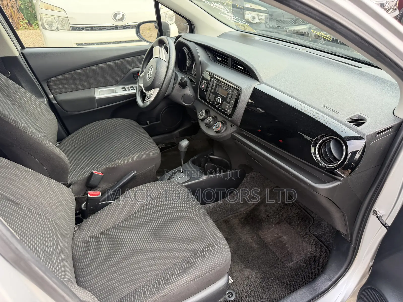 Toyota Vitz 1.3 FWD 3dr 2015 Silver