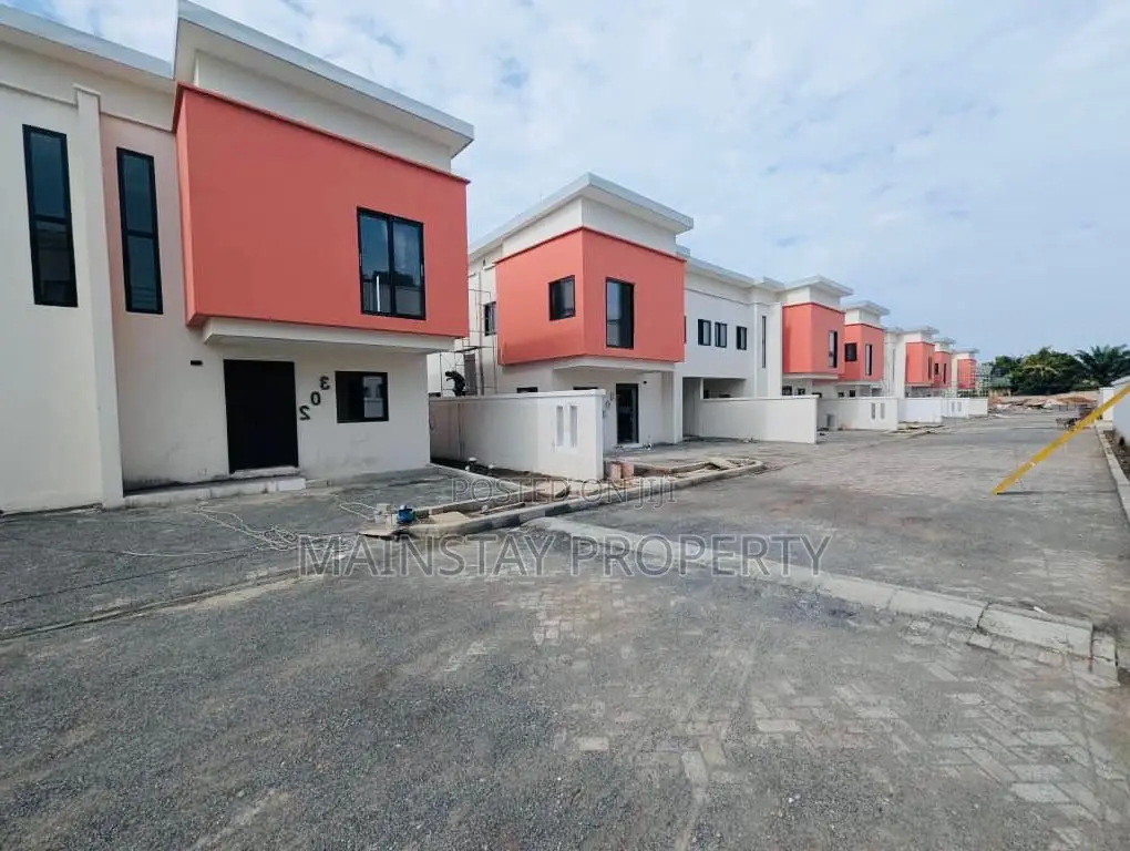 3bdrm House in Achimota for sale