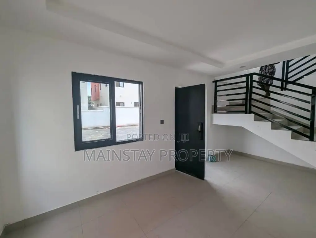 3bdrm House in Achimota for sale