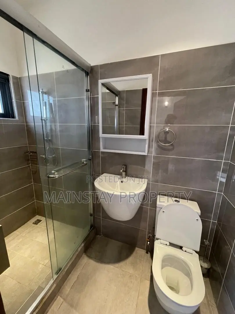 4bdrm House in Adenta for sale