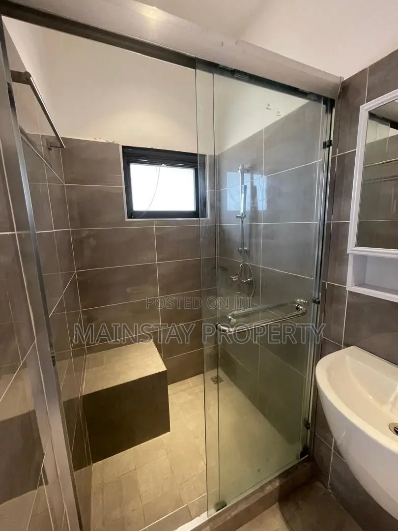 4bdrm House in Adenta for sale