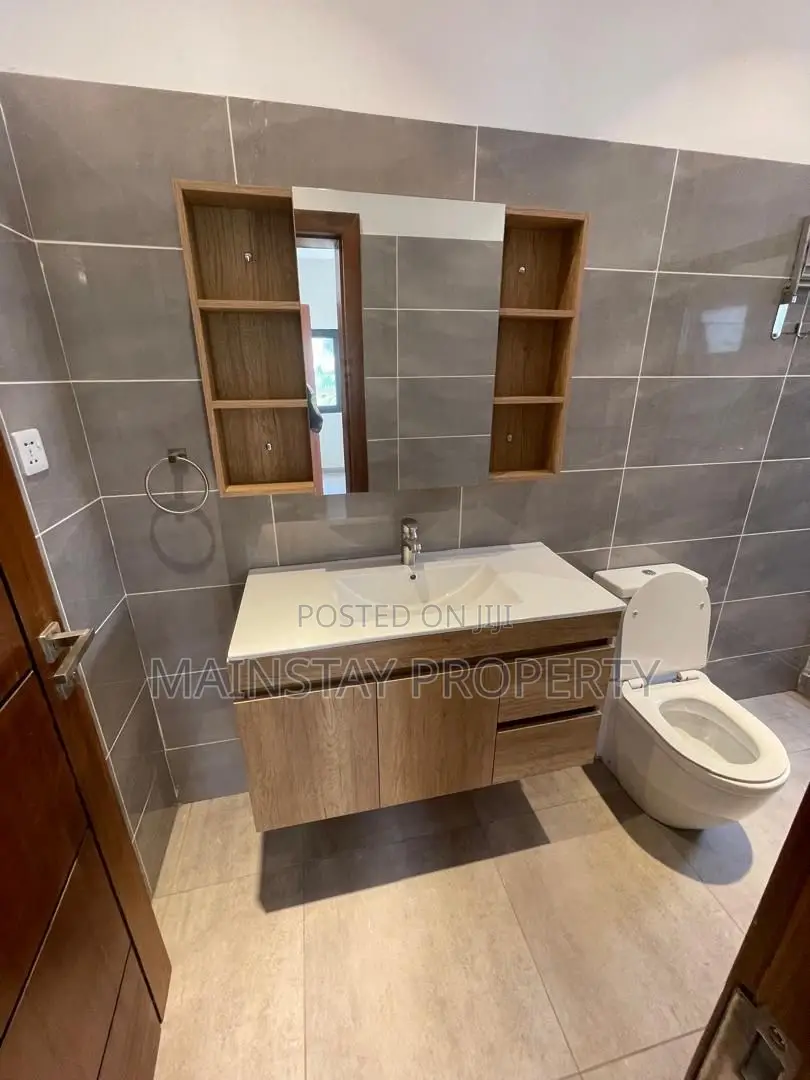 4bdrm House in Adenta for sale