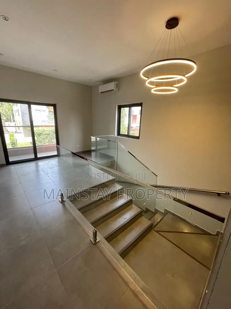 4bdrm House in Adenta for sale