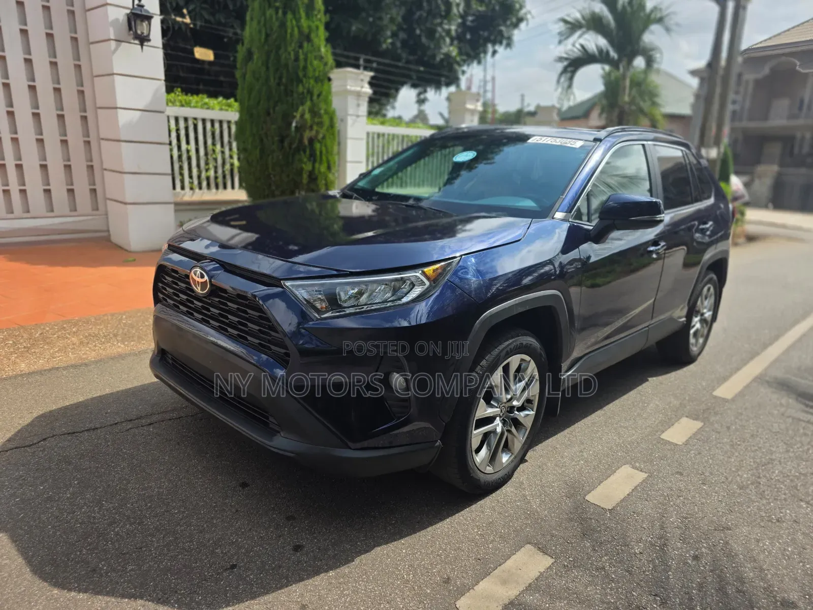 Toyota RAV4 XLE Premium 2021 Blue