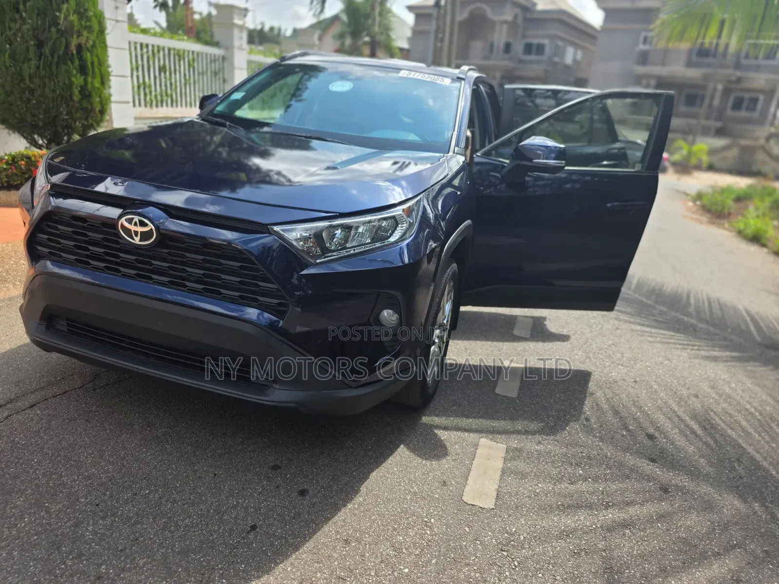 Toyota RAV4 XLE Premium 2021 Blue