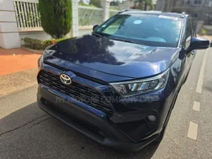 Toyota RAV4 XLE Premium 2021 Blue