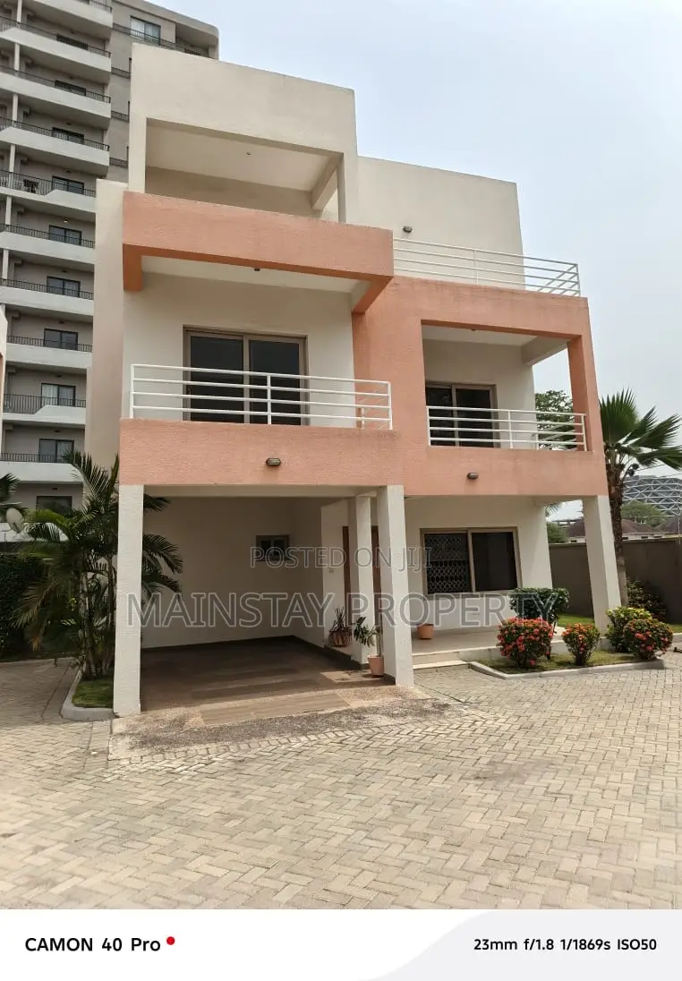 4bdrm Townhouse / Terrace in Airport Residential Area for rent