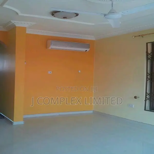 3bdrm Apartment in Coffee Shop Area for sale