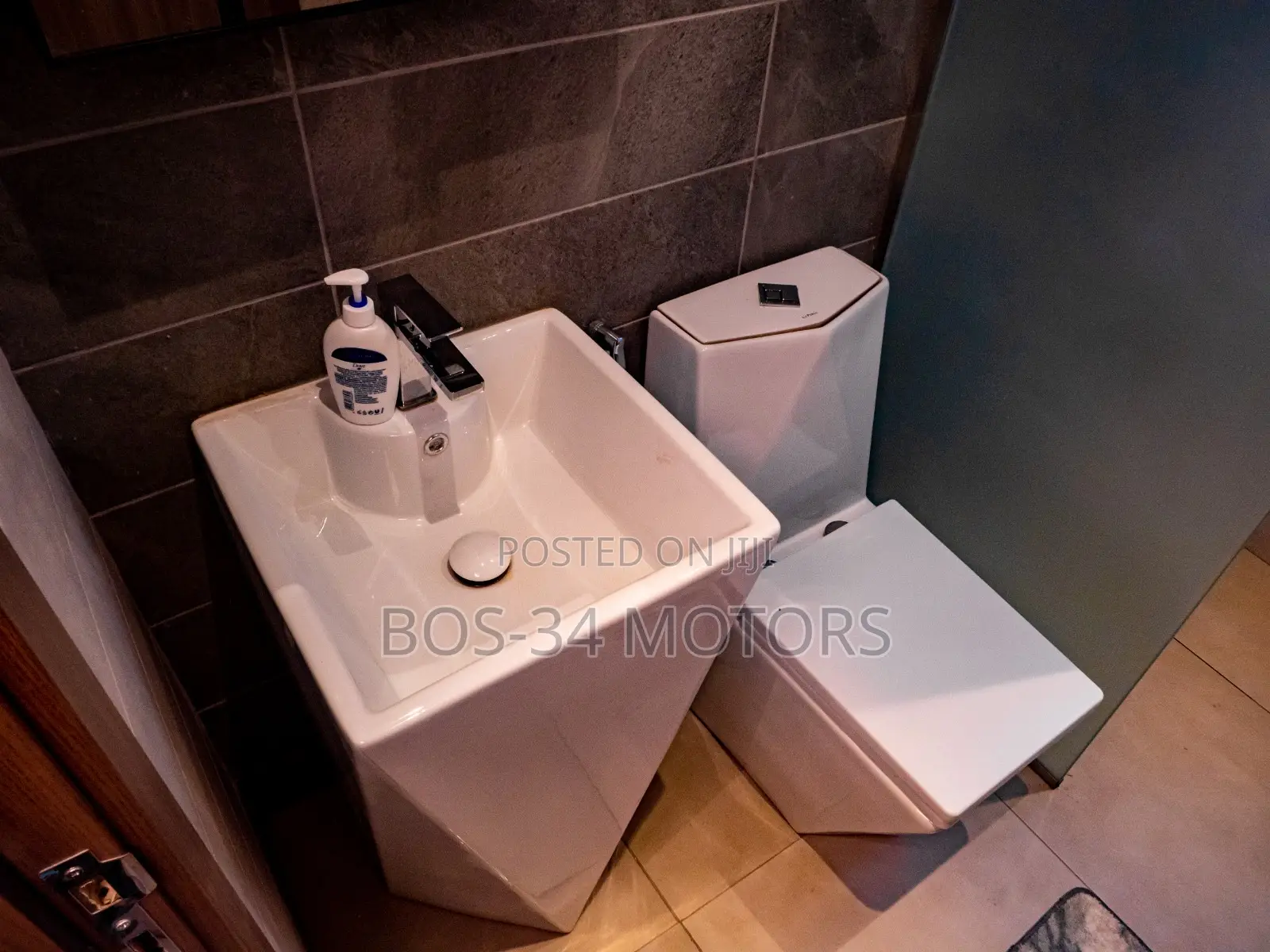 1bdrm Apartment in Luxury Inn Apartment, Spintex for rent