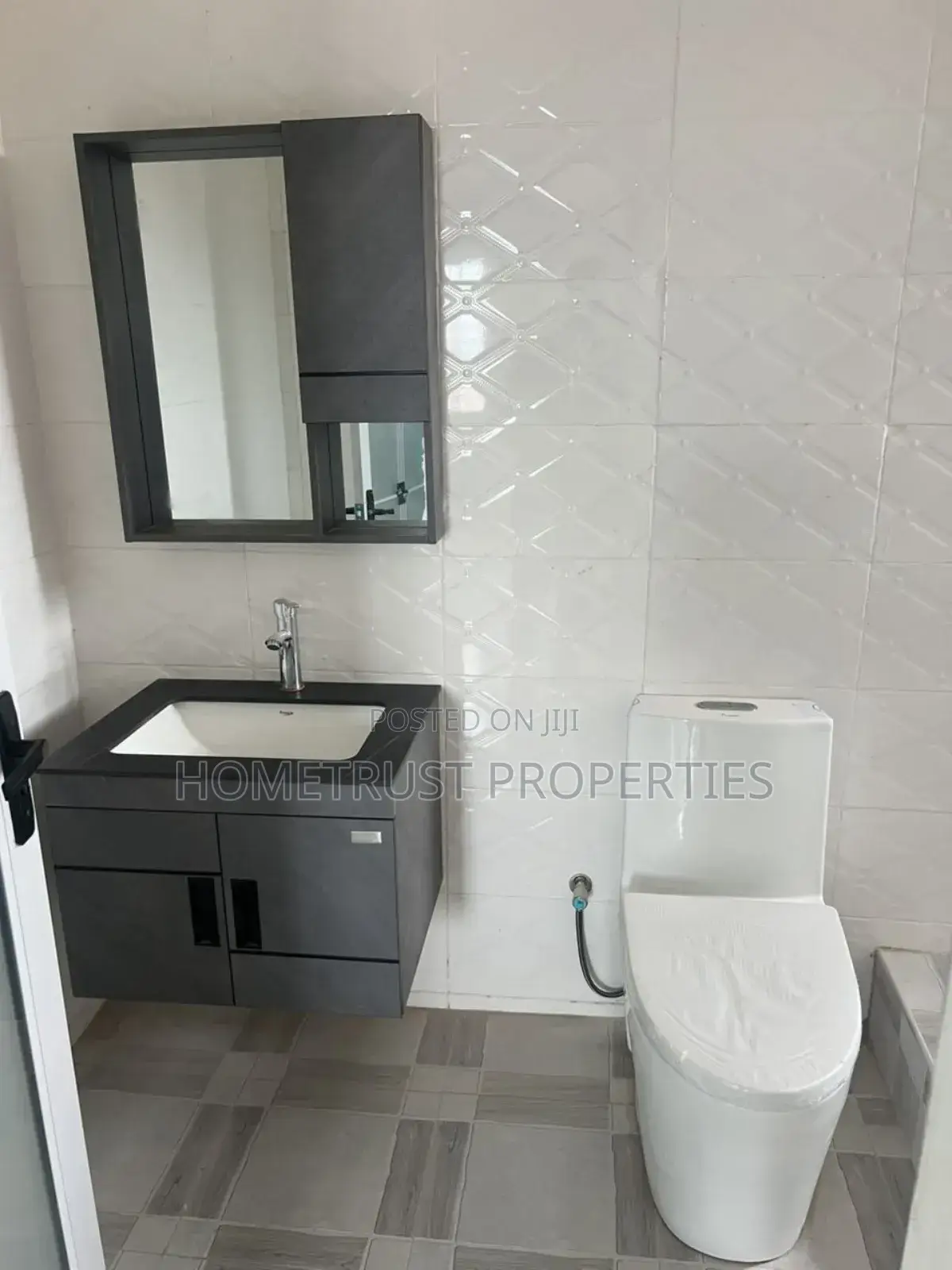 3bdrm House in Hometrust Properties, Ashomang Estate for sale