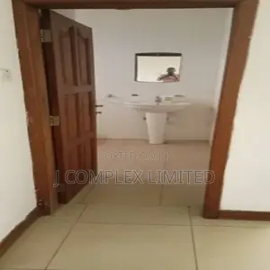 4bdrm House in Coffee Shop Area for rent
