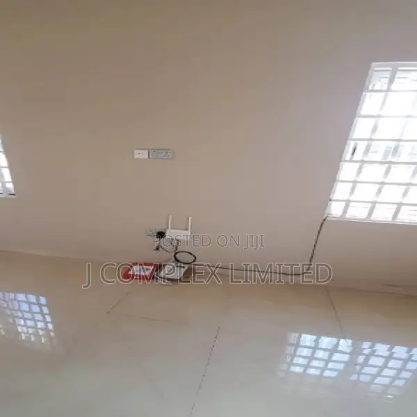4bdrm House in Coffee Shop Area for rent