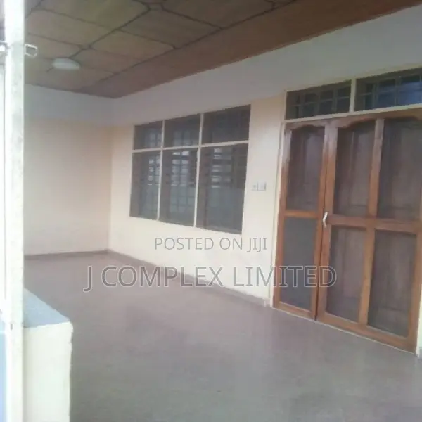 4bdrm House in Coffee Shop Area for rent