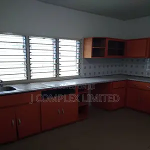 4bdrm House in Coffee Shop Area for rent