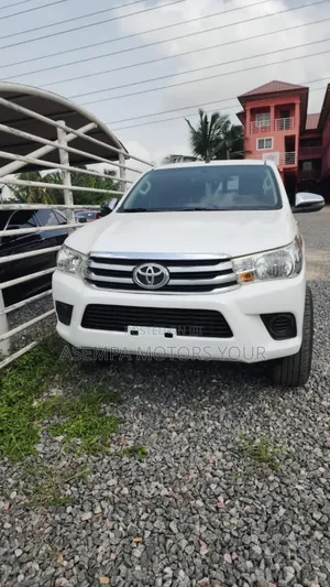 Toyota Hilux Revo Double Cab Petrol 2.7 RWD 2018 White
