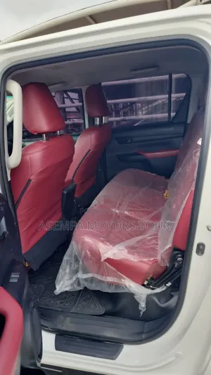 Toyota Hilux Revo Double Cab Petrol 2.7 RWD 2018 White