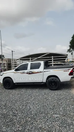 Toyota Hilux Revo Double Cab Petrol 2.7 RWD 2018 White