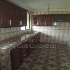 4bdrm House in Coffee Shop Area for sale