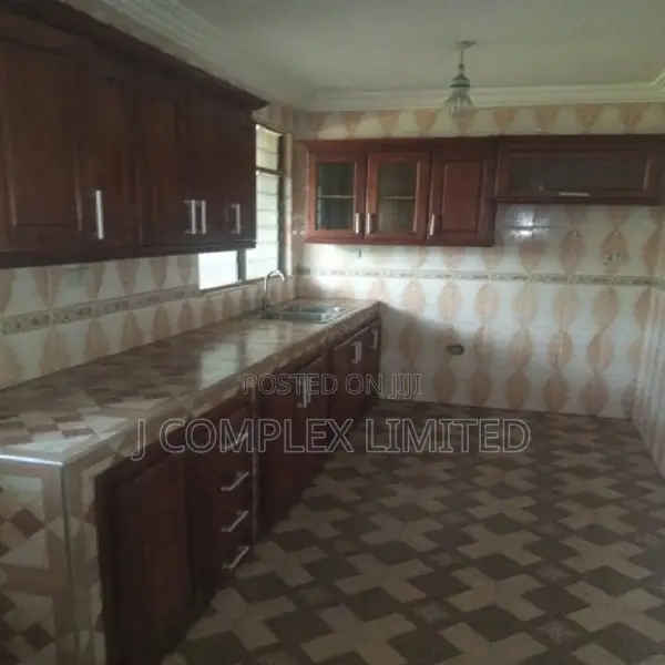 4bdrm House in Coffee Shop Area for sale