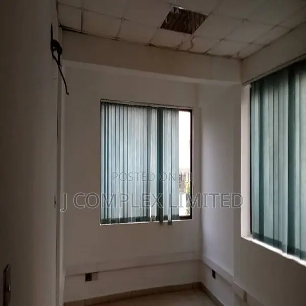 5bdrm House in Coffee Shop Area for rent