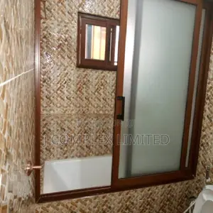 5bdrm House in Coffee Shop Area for rent