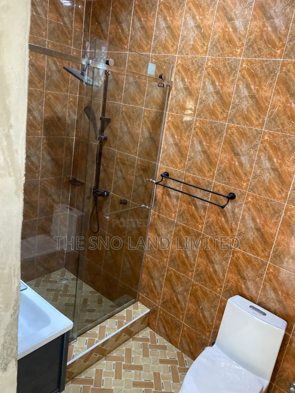6bdrm House in The Sno Land, Weija for rent