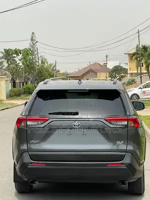 Toyota RAV4 XLE FWD 2020 Gray