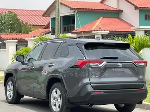 Toyota RAV4 XLE FWD 2020 Gray