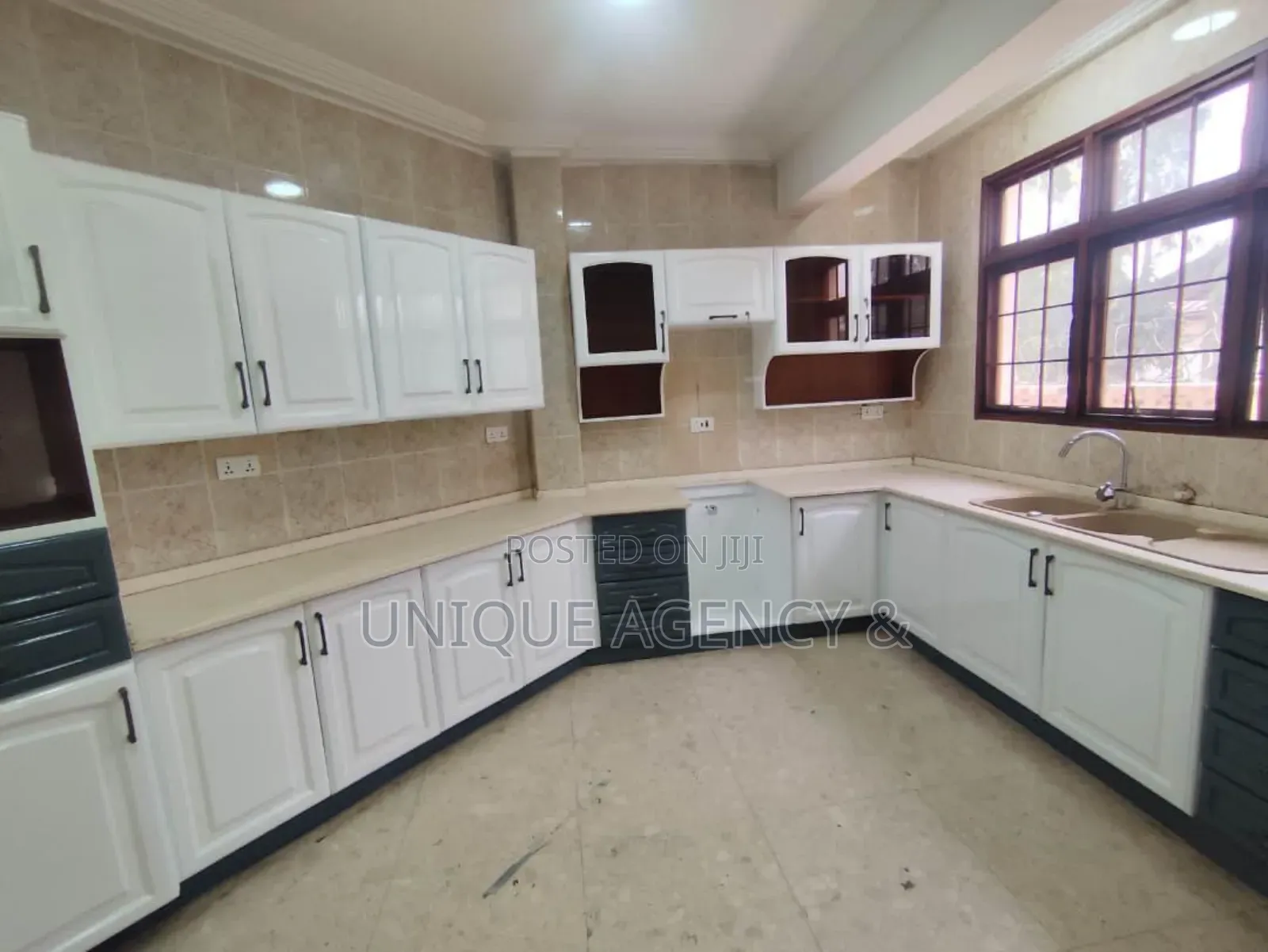 4bdrm Duplex in Spintex for sale