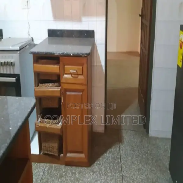 5bdrm House in Coffee Shop Area for sale