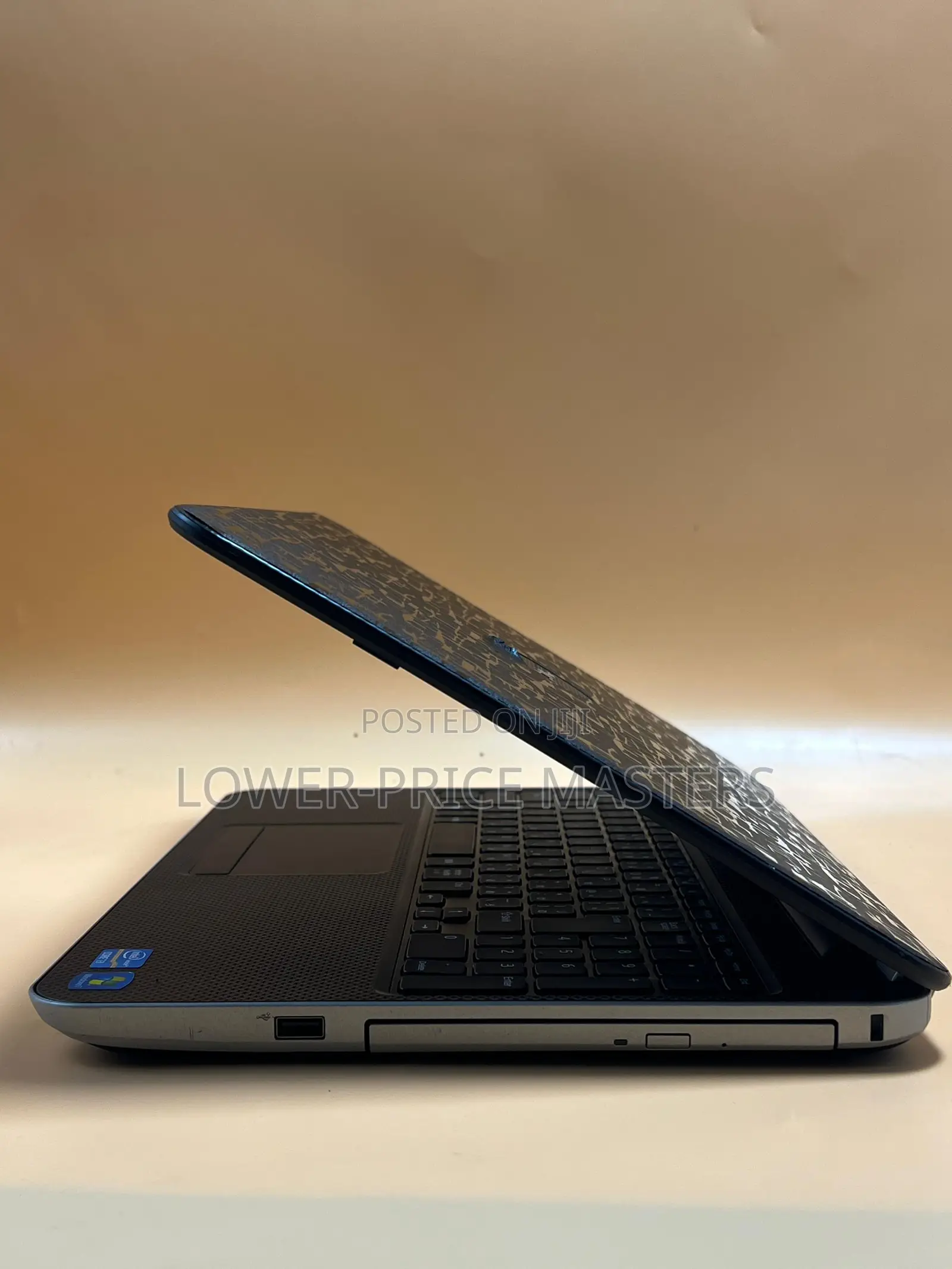 New Laptop Dell Vostro 2520 4GB Intel Core i3 HDD 500GB