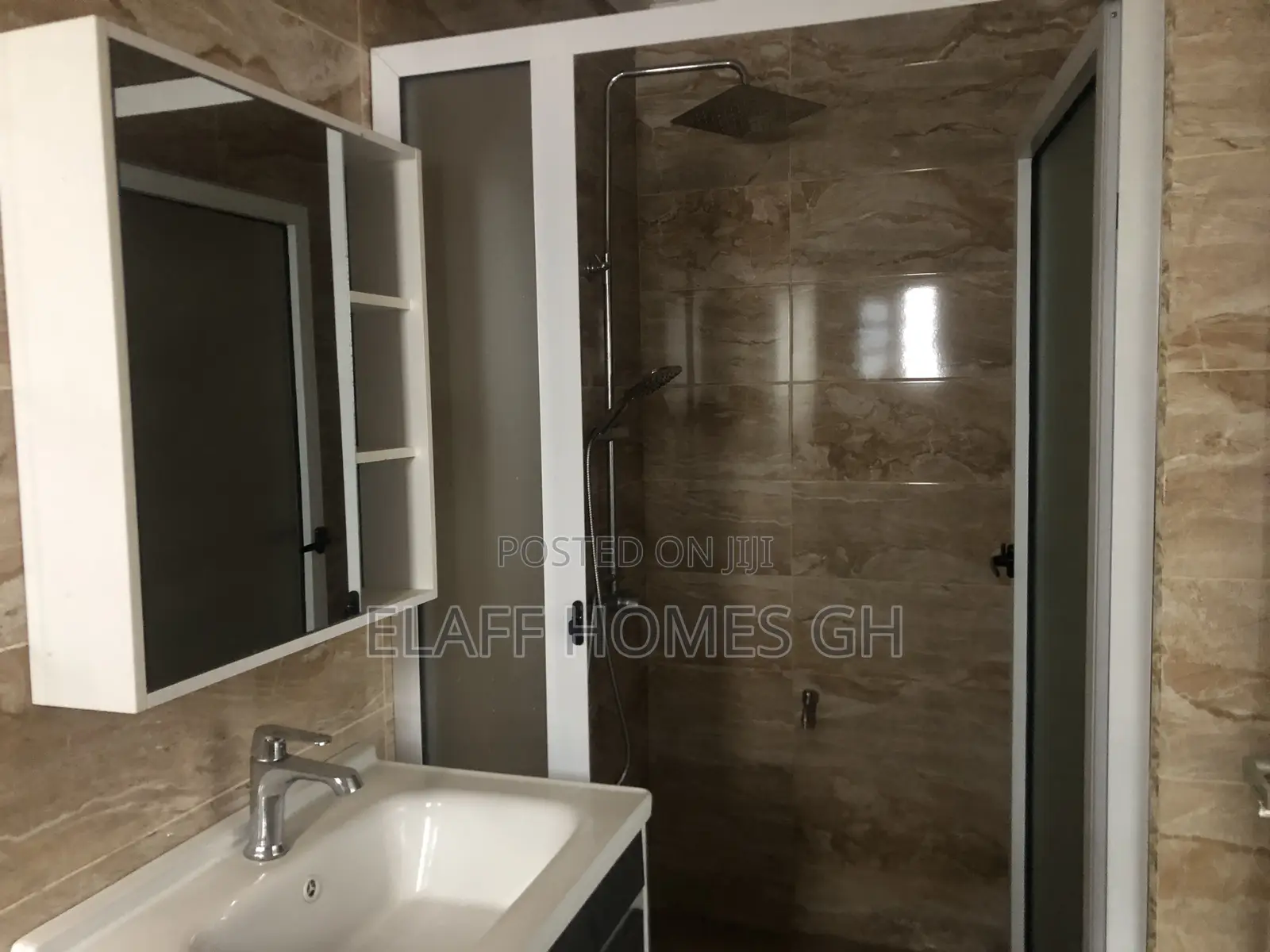 2bdrm Apartment in Elaffhomesgh, American House for rent