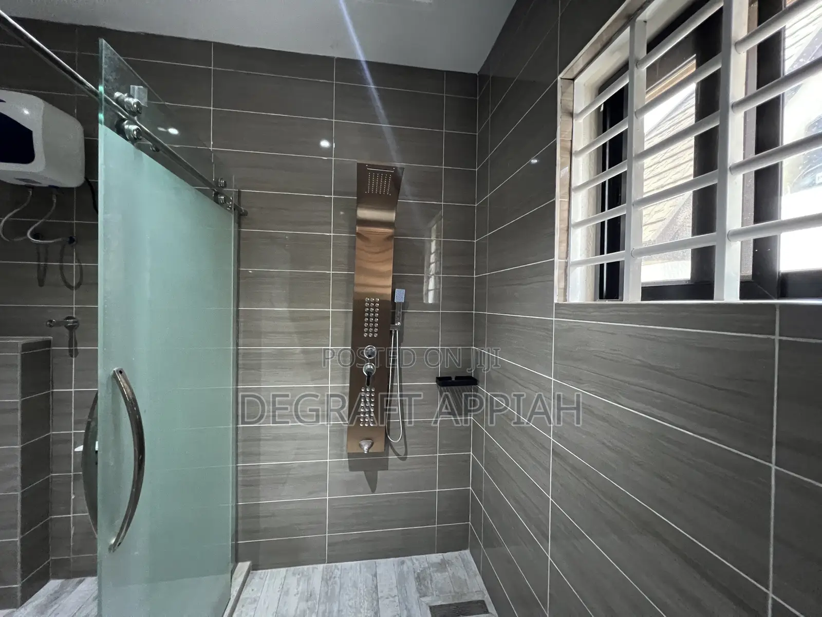 5bdrm House in Santasi Brofoyedru, Kumasi Metropolitan for sale
