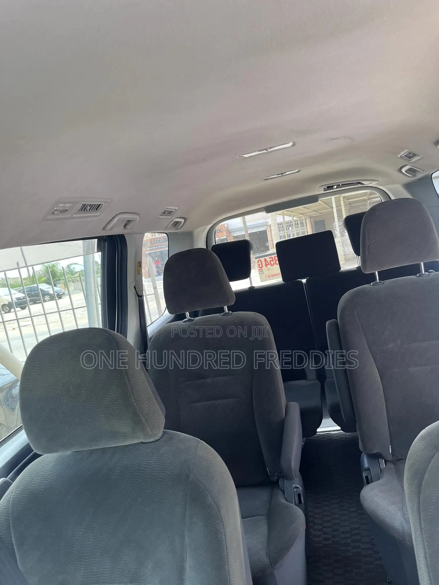 Toyota Voxy 2010 Silver