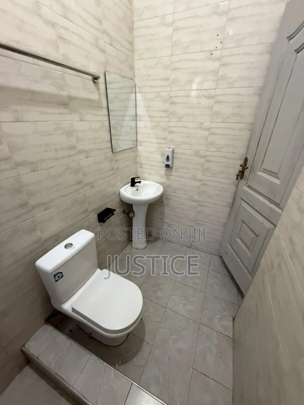 2bdrm Apartment in Ablekuma Curve for rent