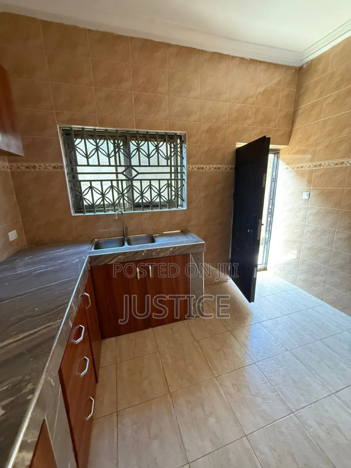 2bdrm Apartment in Ablekuma Curve for rent