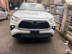 Toyota Highlander XLE 2022 White