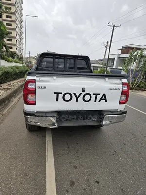 Toyota Hilux SR 4x4 2018 White